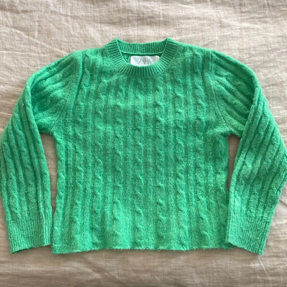 Cute kids cable knit sweater from Zara.  Gently worn, only a few times.